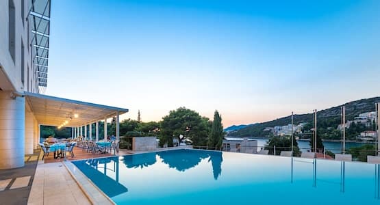 Free Dinner With Each Overnight Stay