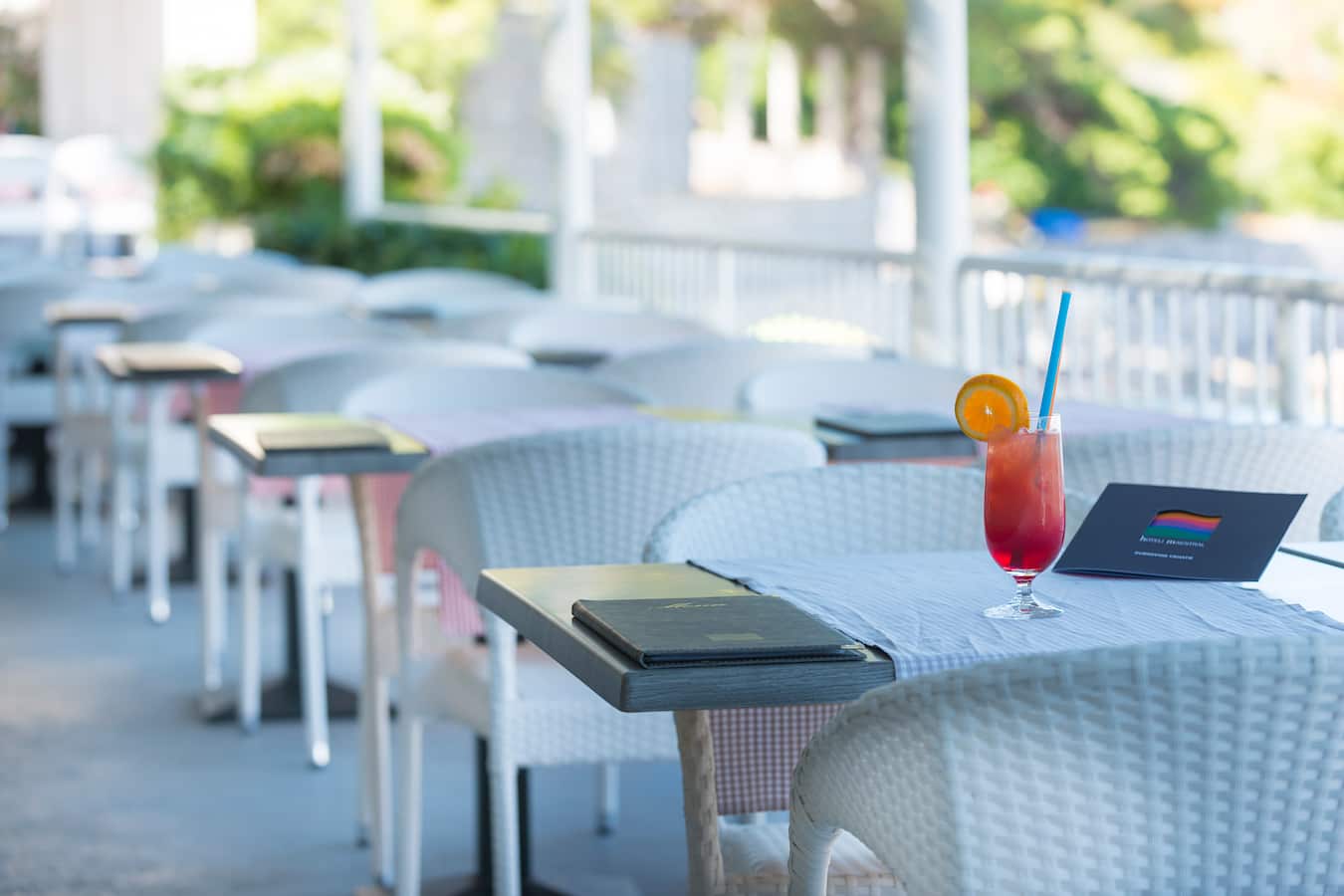 Breakfast over the water